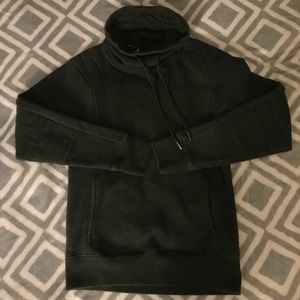 Amry Green H&M sweatshirt